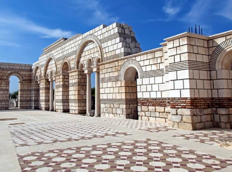 Stone pillars and archways in bungalow architecture